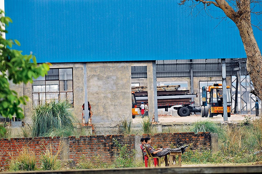 Outlook Description : Make in India