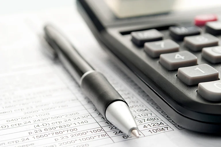 RBI Imposes Penalties on Muthoot Finance, 5 Others for Compliance Violations - null