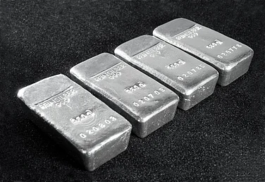 Silver Futures Slide ₹4,232 to ₹2.55 Lakh Per Kg on Weak Demand, Strong Dollar