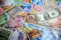 A Look Inside the Dynamics of Forex Market