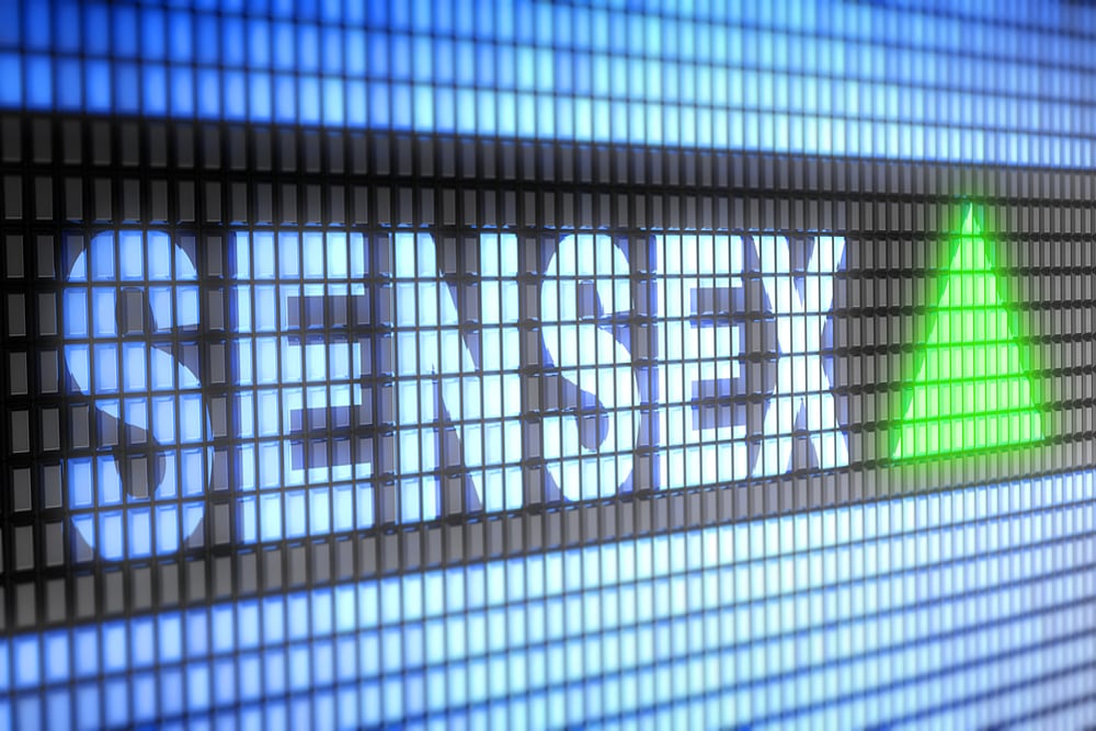 Sensex Records New High, Retreats At Closing