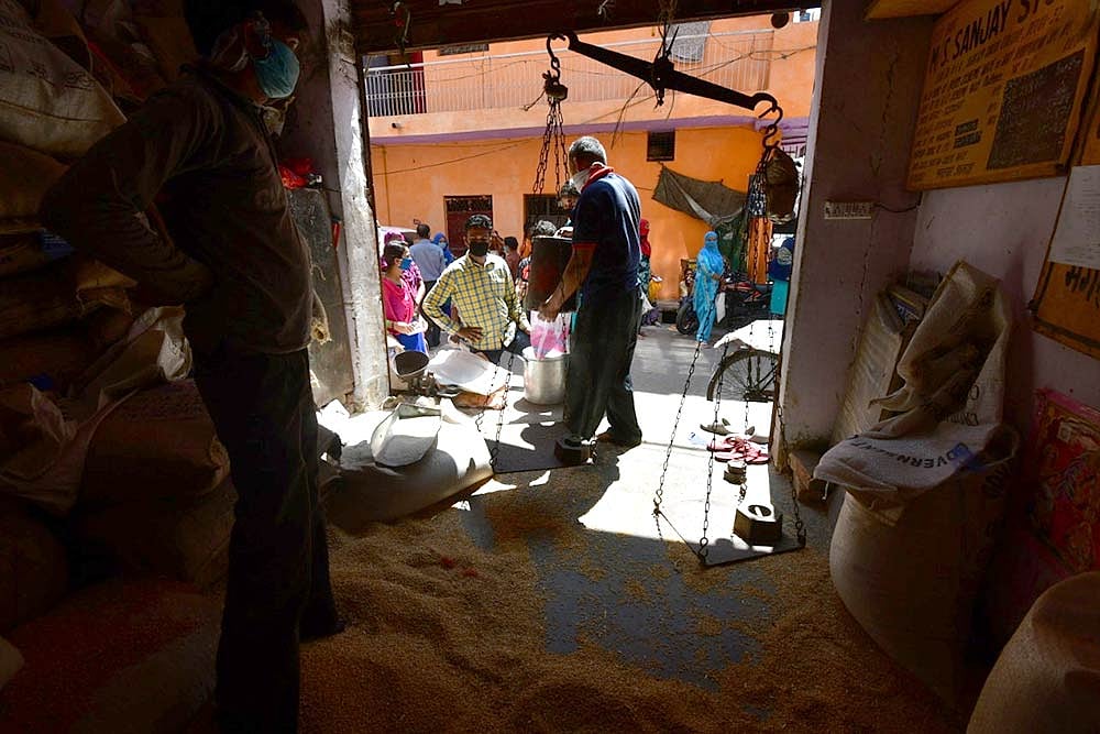 Right To Food And Bill For Womens Reservation : Ration shop vendors provide ration