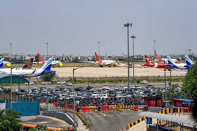 Global airline industry is projected to report a lower loss at USD 6.9 billion in 2022 - null