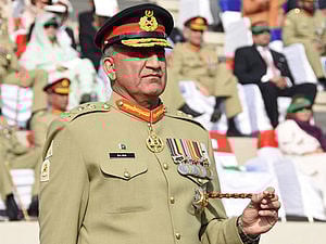 Pakistans Army Chief Bajwa Urges US To Expedite Early Release Of IMF Loan To Pakistan