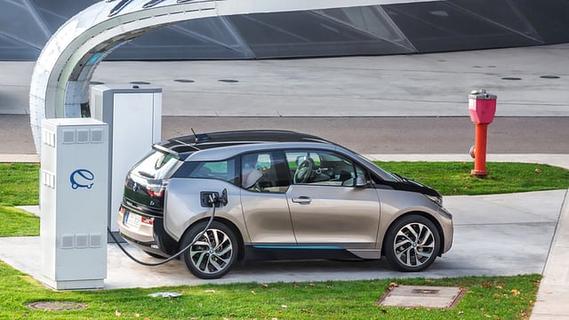 Battery-Swapping Policy Would Be Instrumental For Electric Vehicle Ecosystem: Venu Srinivasan