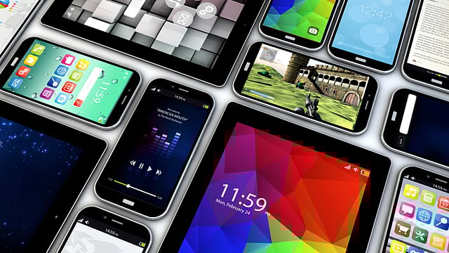 Smartphone Cos Look for Omnichannel Balance as Online Demand Falters