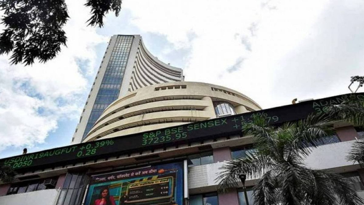 Markets Tumble Amid Foreign Fund Outflows, Caution Ahead of Earnings Season