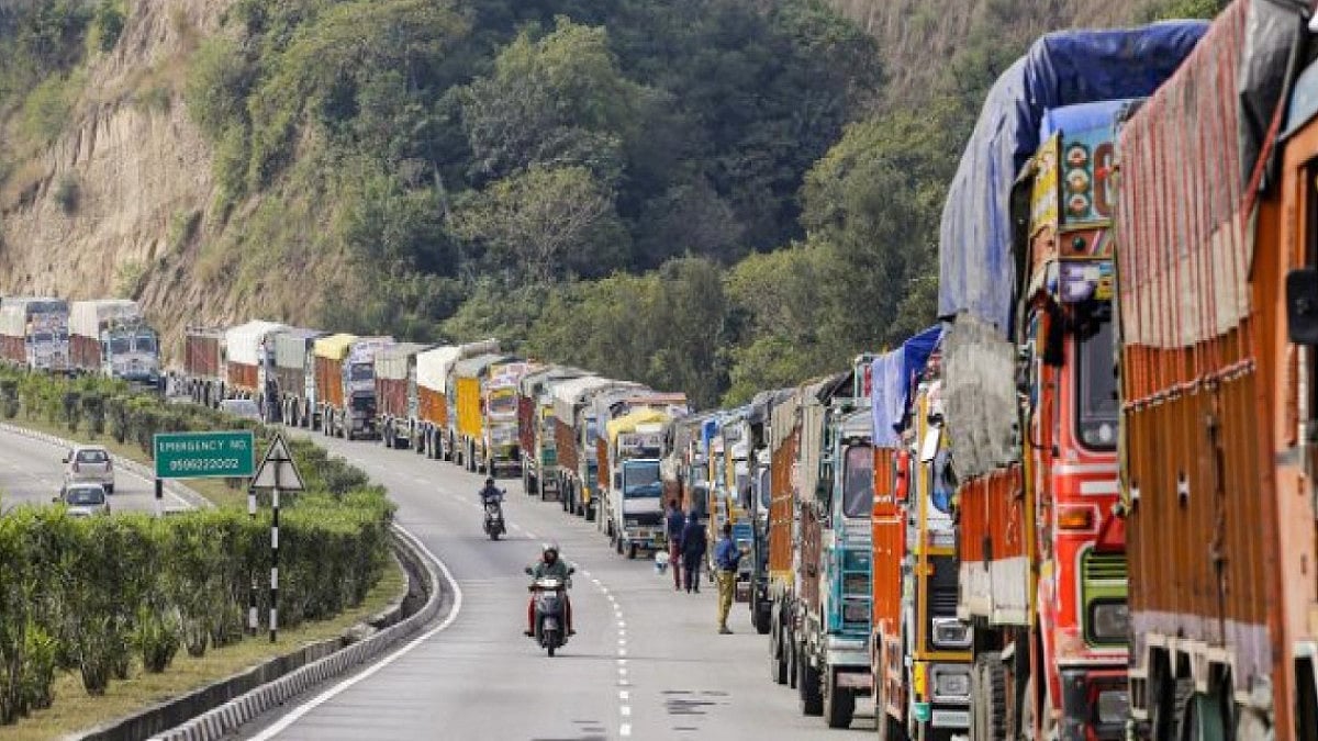 There are 752 fee plazas operated by private operators on national highways.