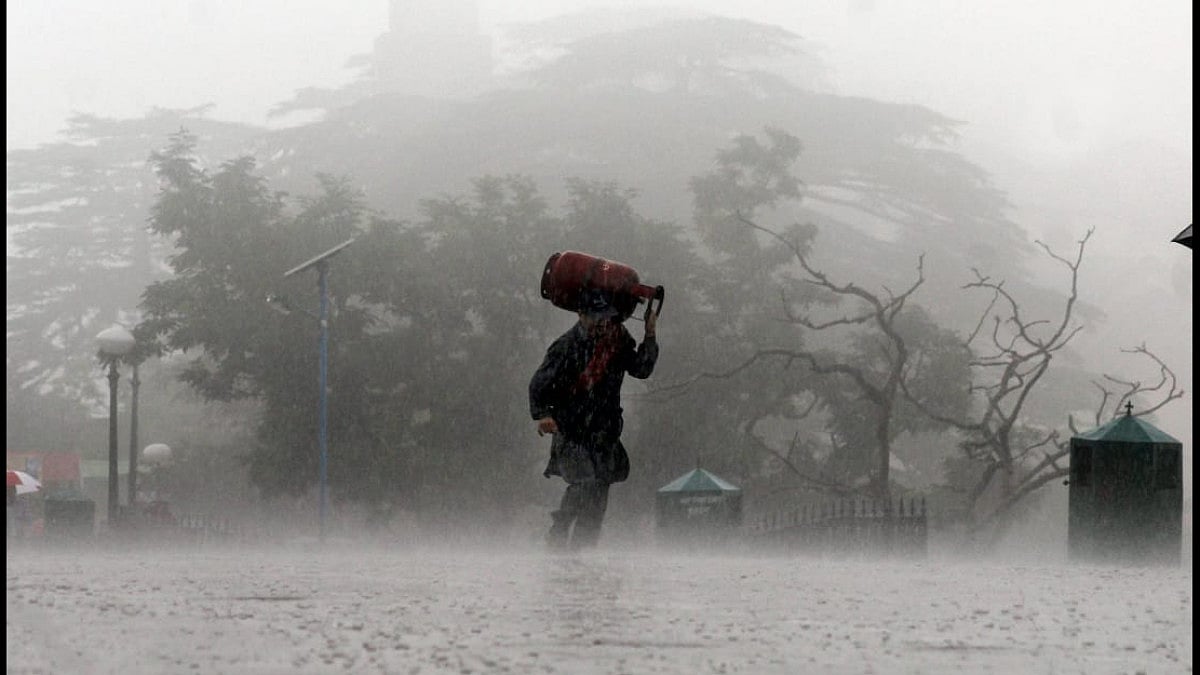 Govt To Give Rs 22,000 Crore  Grant To Oil PSUs To Cover LPG Losses