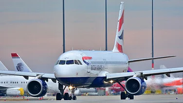 Cong, AAP Slam Govt's Move to Remove Caps on Domestic Airfares