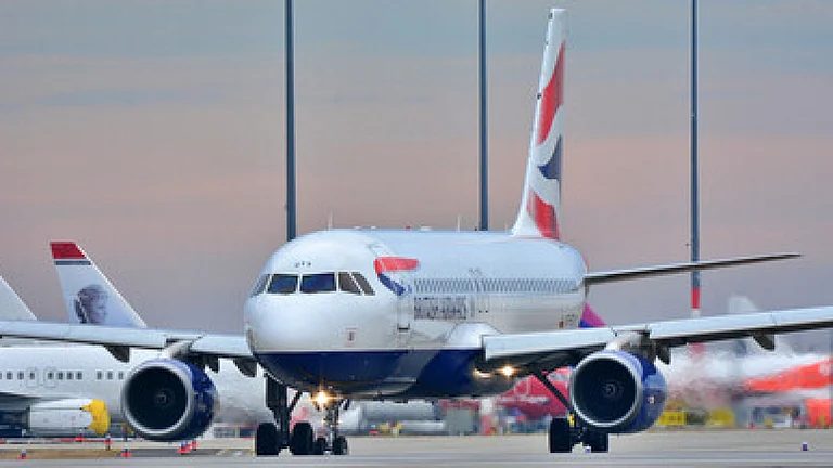 Cong, AAP Slam Govt's Move to Remove Caps on Domestic Airfares - null