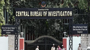 ₹2.5 Lakh, Three Files, Two Arrests: CBI Cracks Down on DGCA-Reliance Bribery Nexus