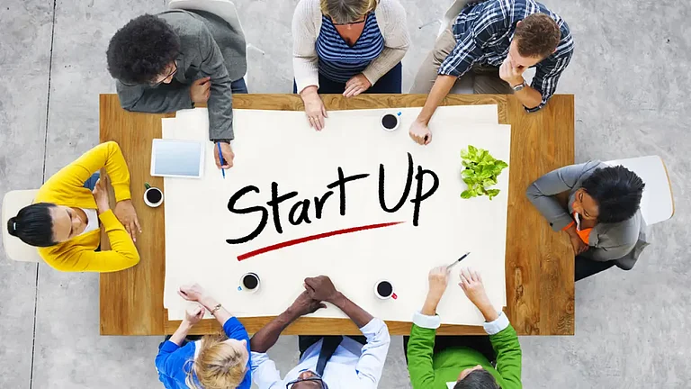 Slikk Club Bags $3.2 Mn Funding to Scale 60-Minute Fashion Delivery - null