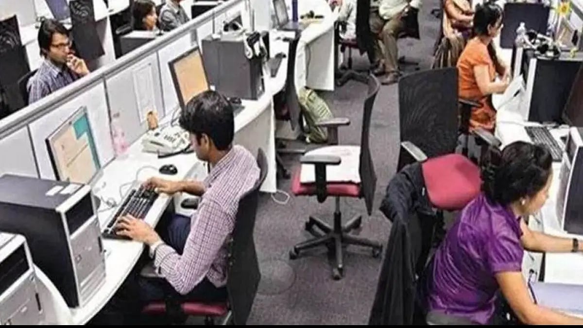 For the eighth straight month, the services sector witnessed an expansion in output.