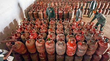 Commercial Lpg Prices Hiked by ₹195.5