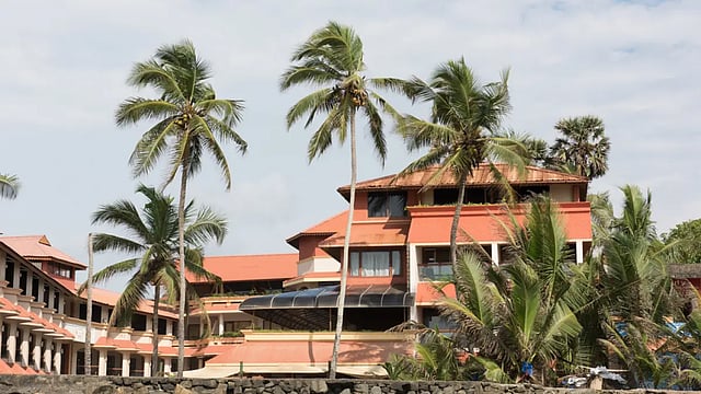 Why Indian Hotels Don't Want You To Seek In-Room Dining Service Anymore