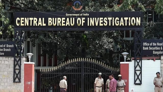CBI Arrests Oil India Official, Private Company Executive for Bribery