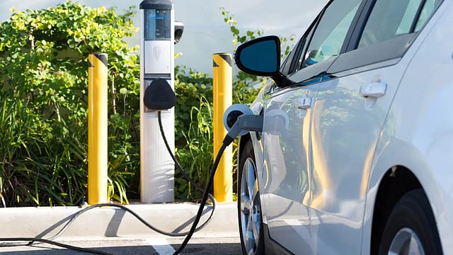 TIVOLT Electric Vehicles Inks Pact with Tata Power Renewable Energy to Build Charging Ecosystem