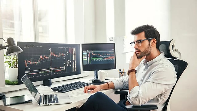 World Shares Mixed; Bitcoin Holds Steady Near $20,000