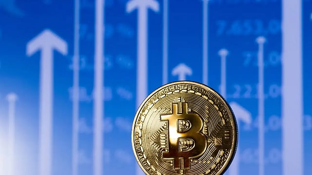 Over 70 Crypto Currencies Have Lost 90% Of Their Value Since Their Peak, Bitcoin Rises