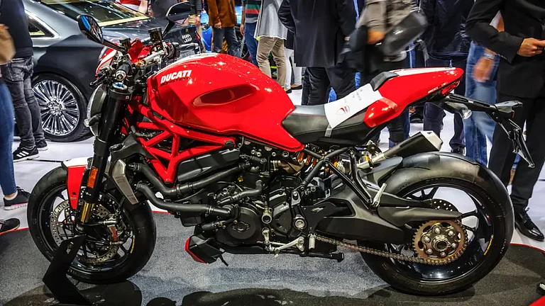 Ducati Streetfighter V4 SP generates 208 hp of power while delivering a torque of 123 Nm at 9,500 rp - null