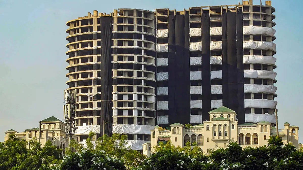 Noida twin tower demolition 