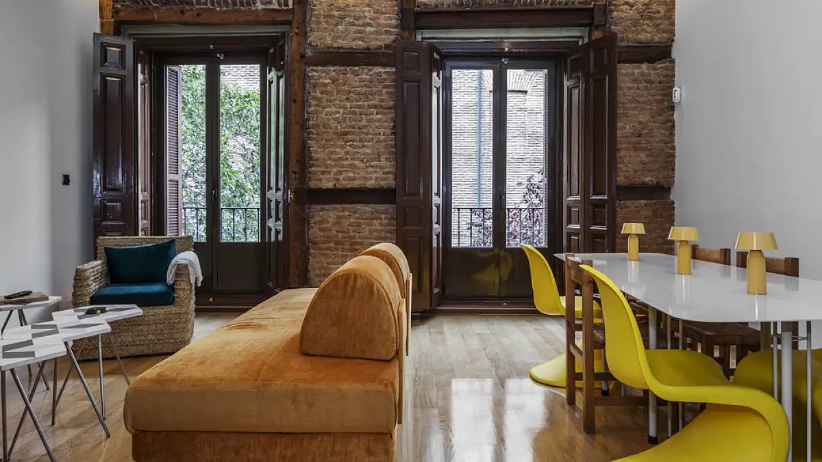 Stanley Lifestyles is one among the few Indian luxury brand furniture companies operating in various price categories such as super-premium, luxury, and ultra-luxury.