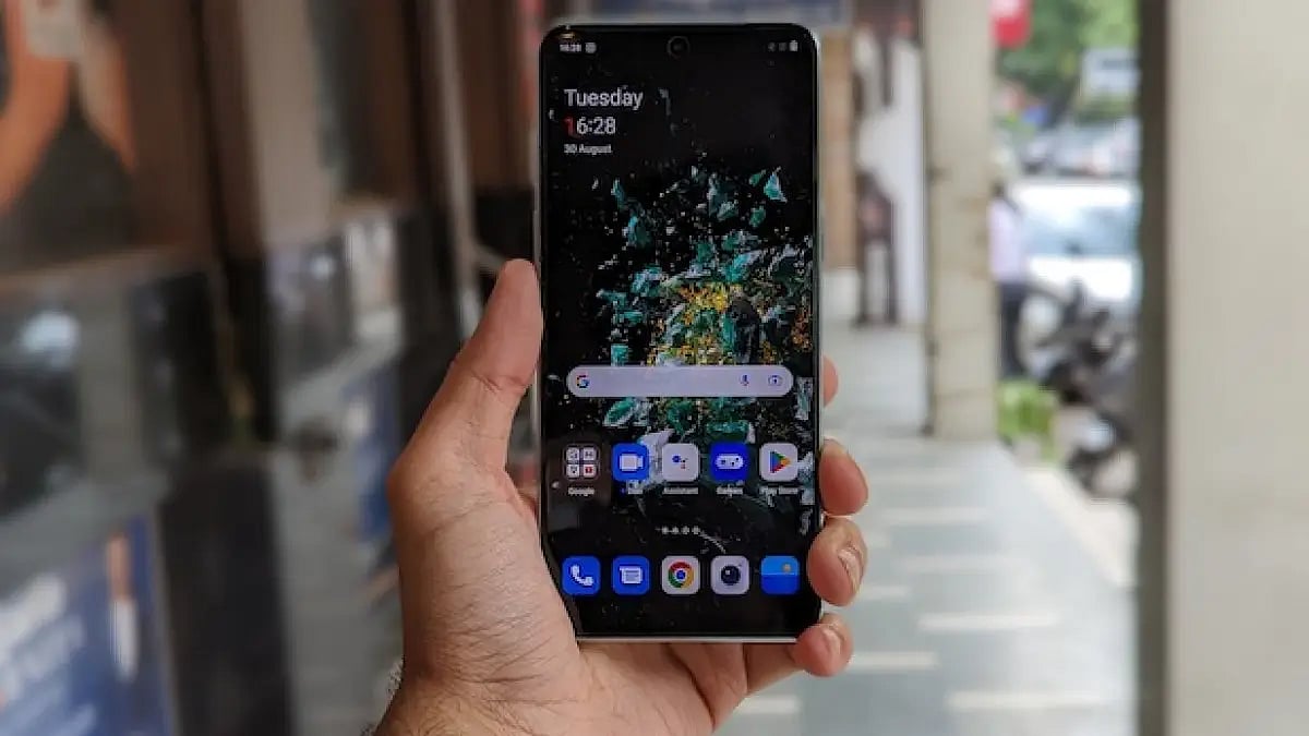 OnePlus 10T Review: A Supercharged OnePlus 10 Pro Sans The Iconic Alert Slider