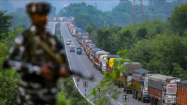 Unwarranted Stoppages Of Trucks By Police, RTO Pushes Logistics Cost: Report