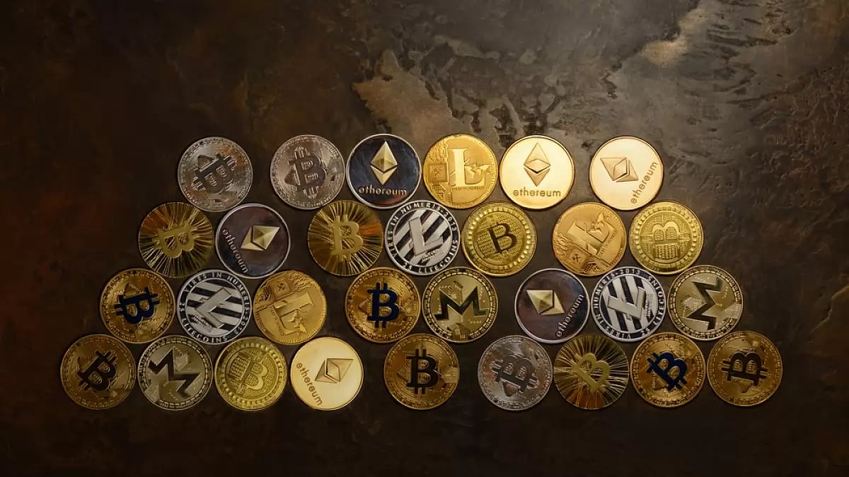 Crypto Prices Today: Bitcoin (BTC) Rises, Ethereum (ETH) Falls Helium (HNT) Top Gainer