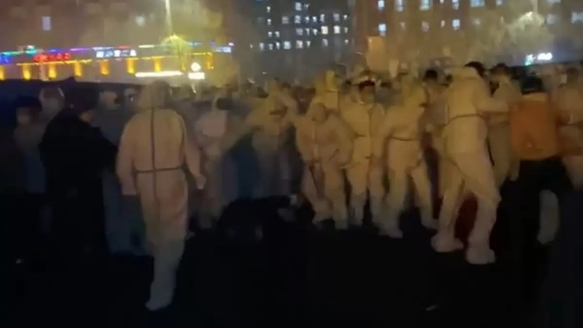 Video grab of Zhengzhou iPhone factory protest