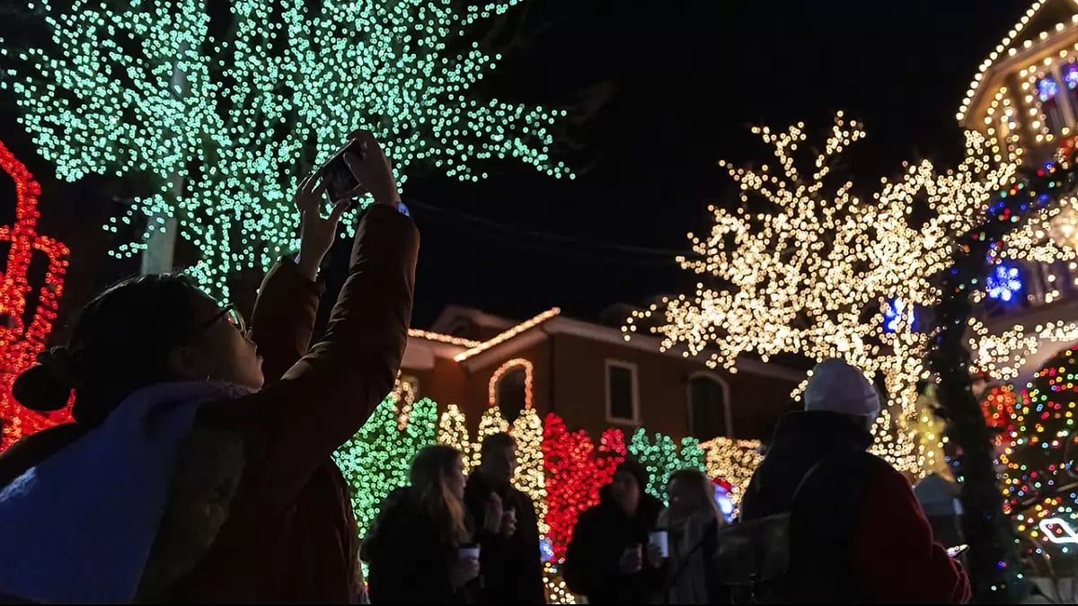 After Two-Year Covid Lull, Delhi Restaurants Decked Up To Welcome Guests For Christmas, New Year