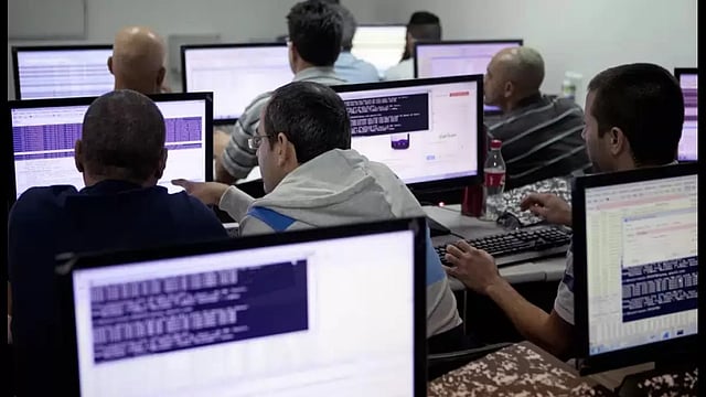 Report Says Israeli Tech Investments Nearly Halved In 2022