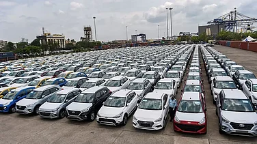 Domestic Commercial Vehicle Industry To See Record Volume Of 12.4 Lakh Units This Fiscal: Crisil