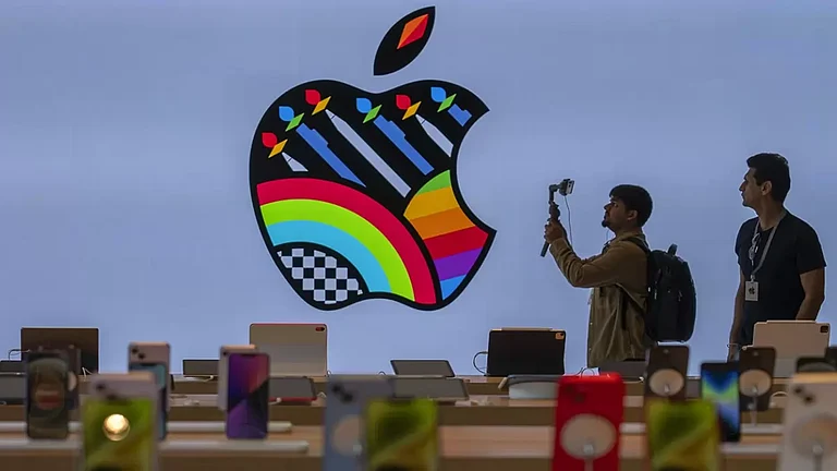 Apple retail store in Mumbai - null