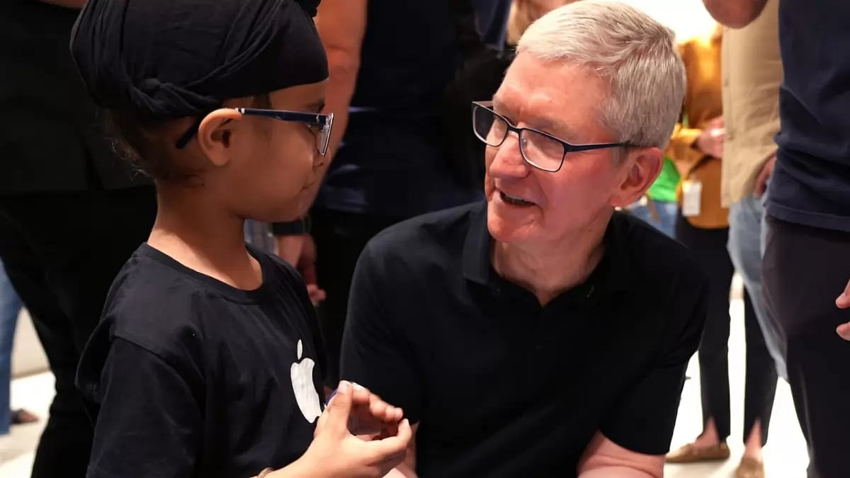 Tim Cook with fans