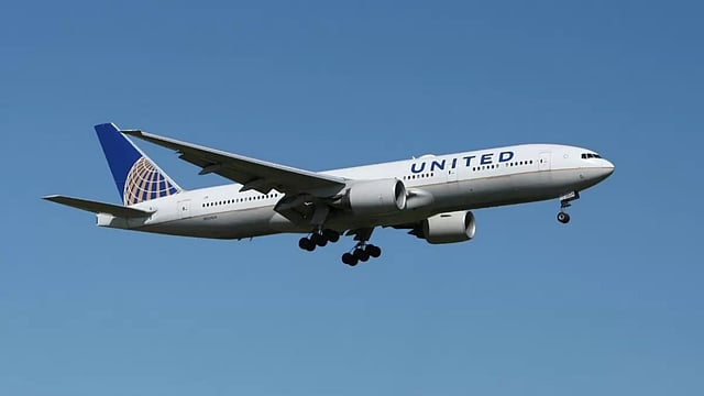 United Airlines Rolling Out Plan That Lets Passengers In Economy Class With Window Seats Board First