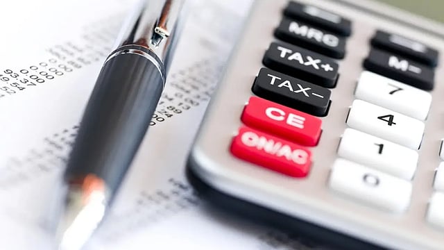 Should You Choose Your Income Tax Regime Now? 