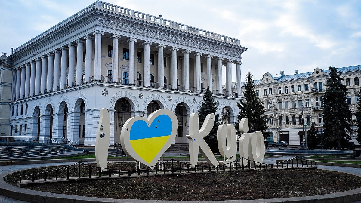 Ukraine Sells Donated NFT For 90 Ethereum; Ethereum Up 5%, Bitcoin 4% 