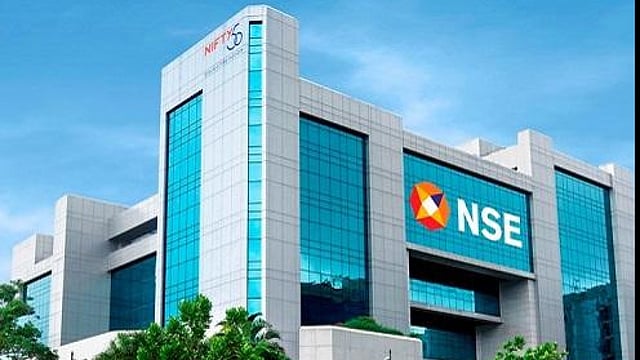 Sensex Crashes 1,000 Points As Macro Risks Pile Up; Logs Weekly Loss