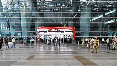 Delhi IGI Airport Delays Over 100 Flights Due to Technical Glitch: Here's All We Know