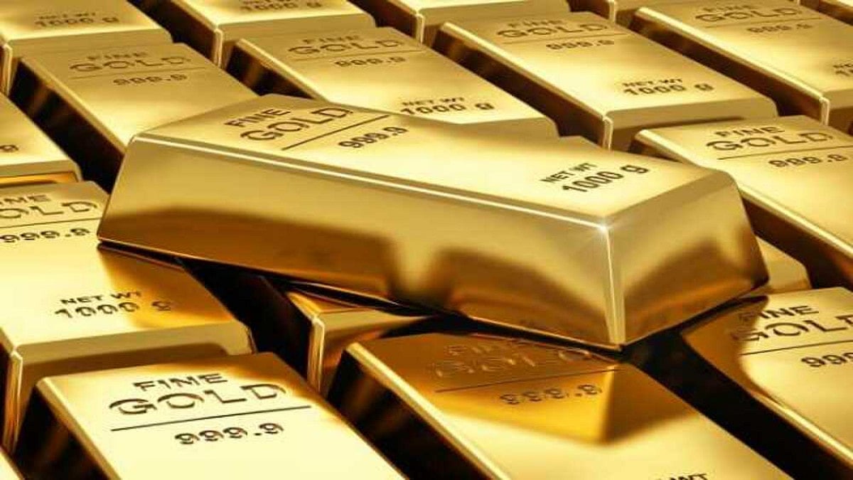 Gold dips Rs 85; silver climbs Rs 161