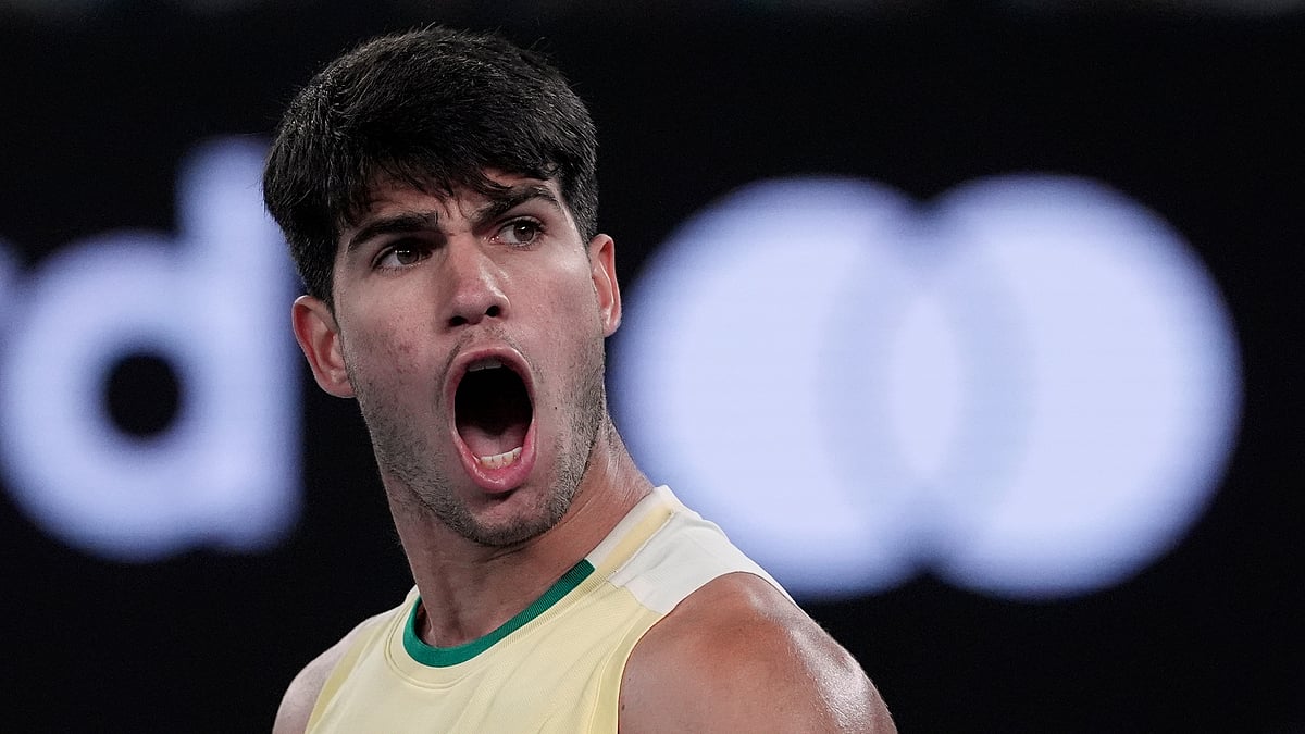 AP Photo/Andy Wong : Carlos Alcaraz of Spain celebrates after defeating Miomir Kecmanovic of Serbia during their fourth round match at the Australian Open tennis championships at Melbourne Park, Melbourne, Australia on January 22, 2024.