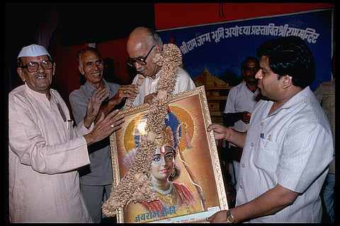 BJP's L.K. Advani (C) at Hindu nationalist BJP rally