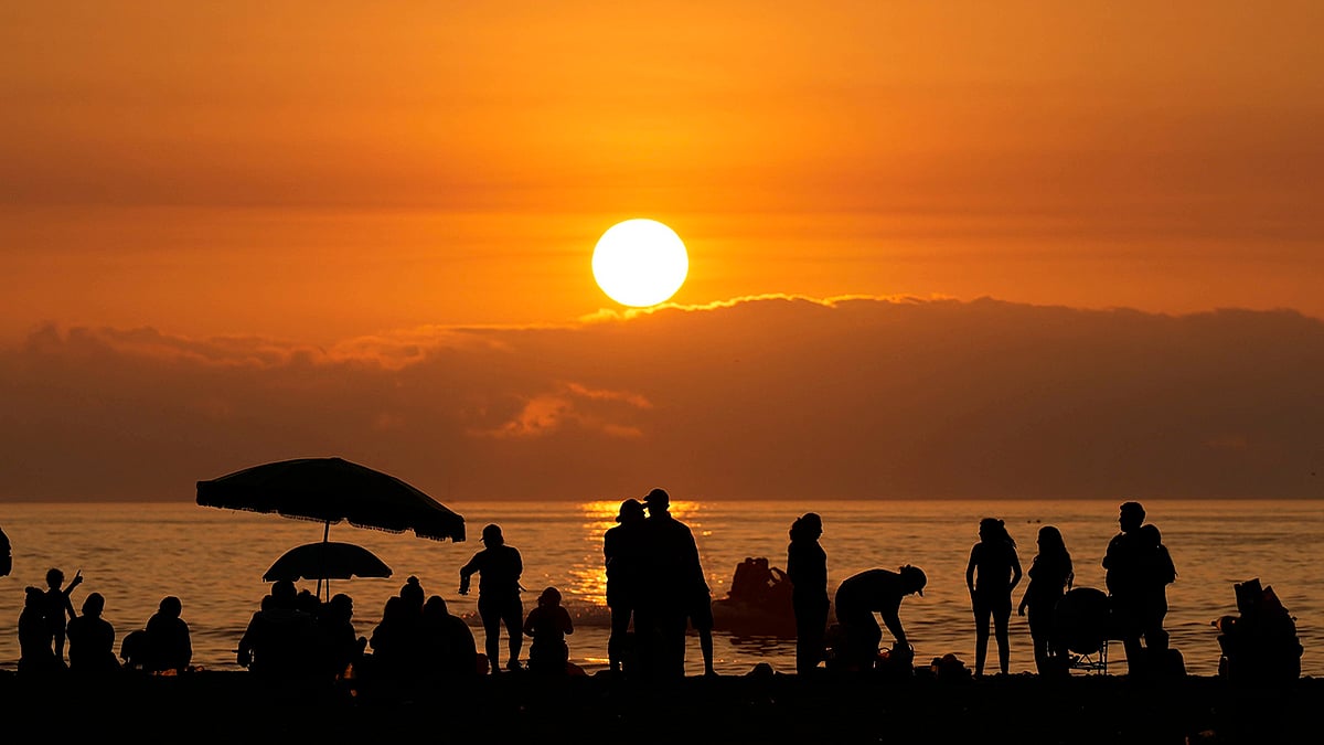 Photo: AP/Martin Mejia : Summer in South America