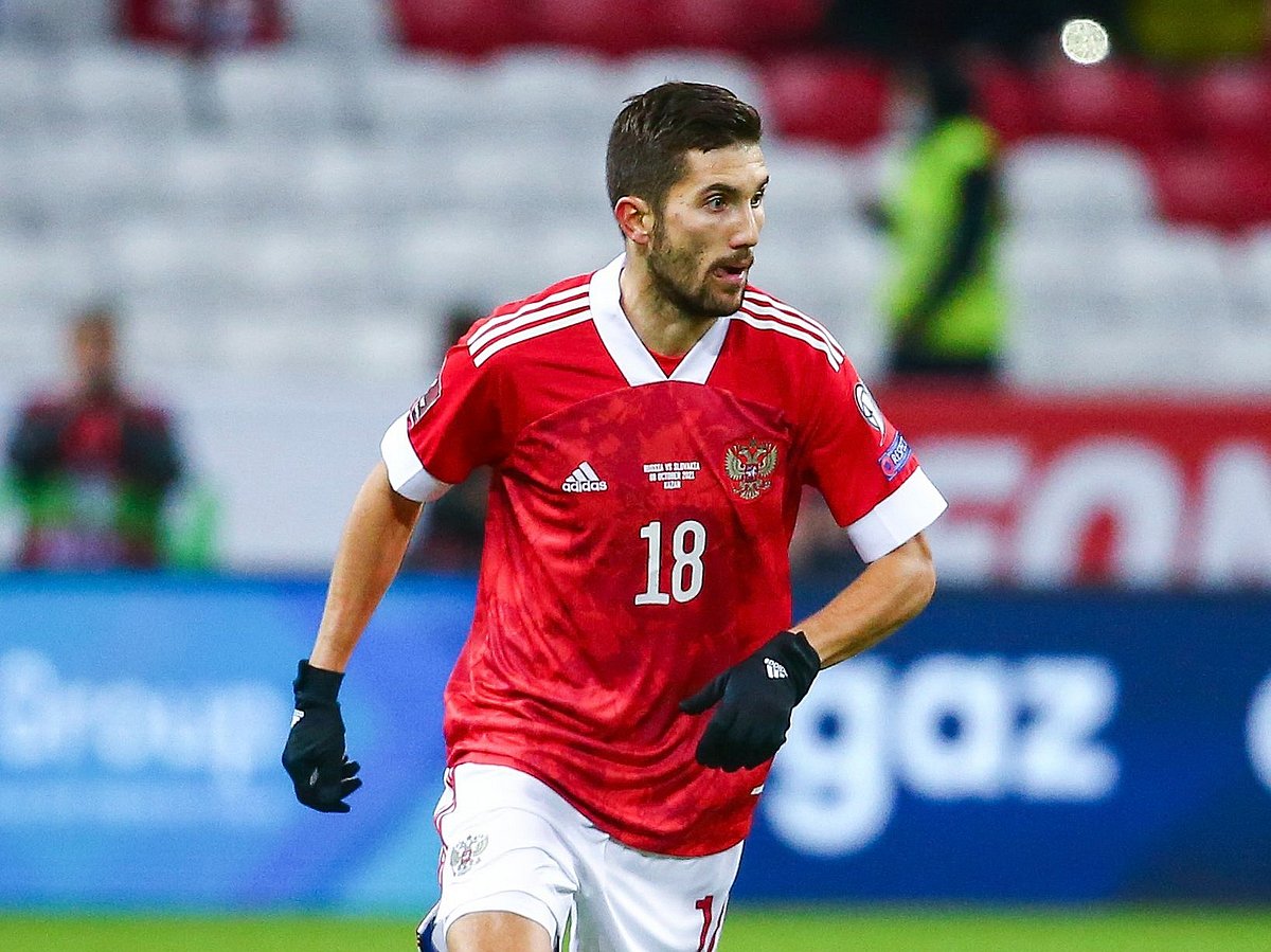 X/ @TeamRussia : Russian defender Aleksei Berezutski