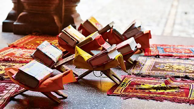 New Ayodhya: Temple Town, Tinseltown