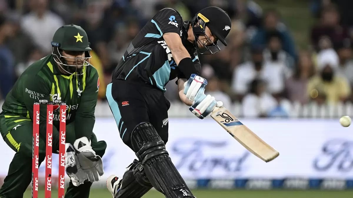 Andrew Cornaga/Photosport via AP : New Zealand's Mark Chapman bats during their second T20 cricket international match against Pakistan at Eden Park in Auckland