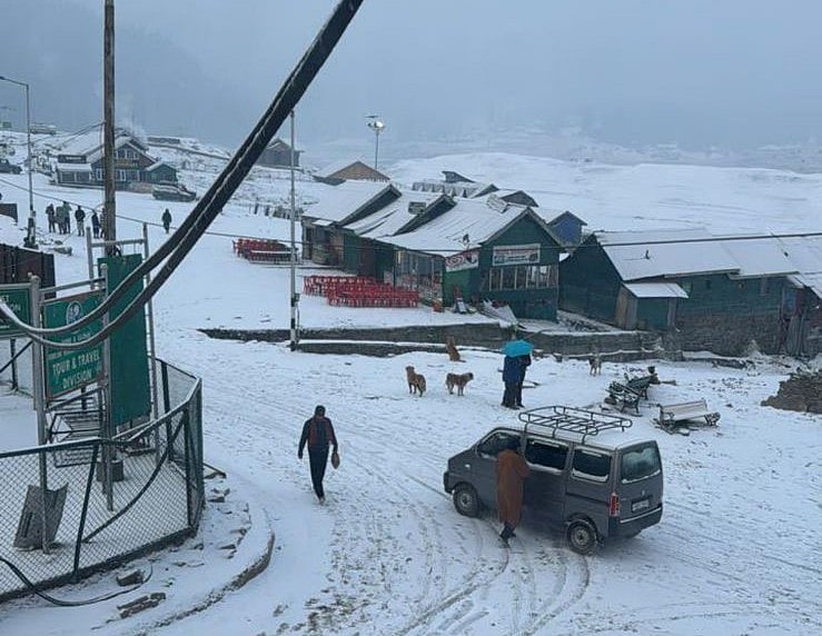 Screengrab: X/@Kashmir_Weather : Kashmir snowfall after dry spell