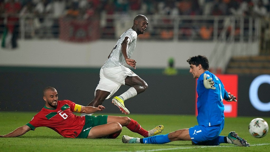 AP Photo/Sunday Alamba : South Africa's Evidence Makgopa, center, scores his side's first goal past Morocco's goalkeeper Yassine Bounou, right, and Romain Saiss during the African Cup of Nations round of 16